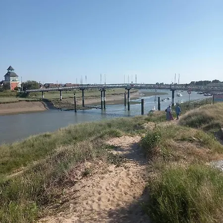 Botel Detente Insolite Sur Un Bateau A Cabourg *