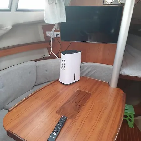 Detente Insolite Sur Un Bateau A Cabourg Πλωτό κατάλυμα